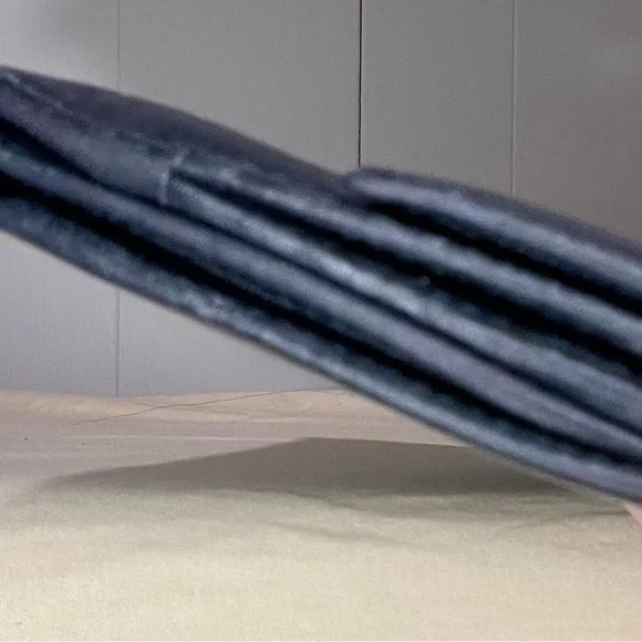 Gucci black leather GG Guccissima logo metal bar plate long wallet - Picture 3 of 10